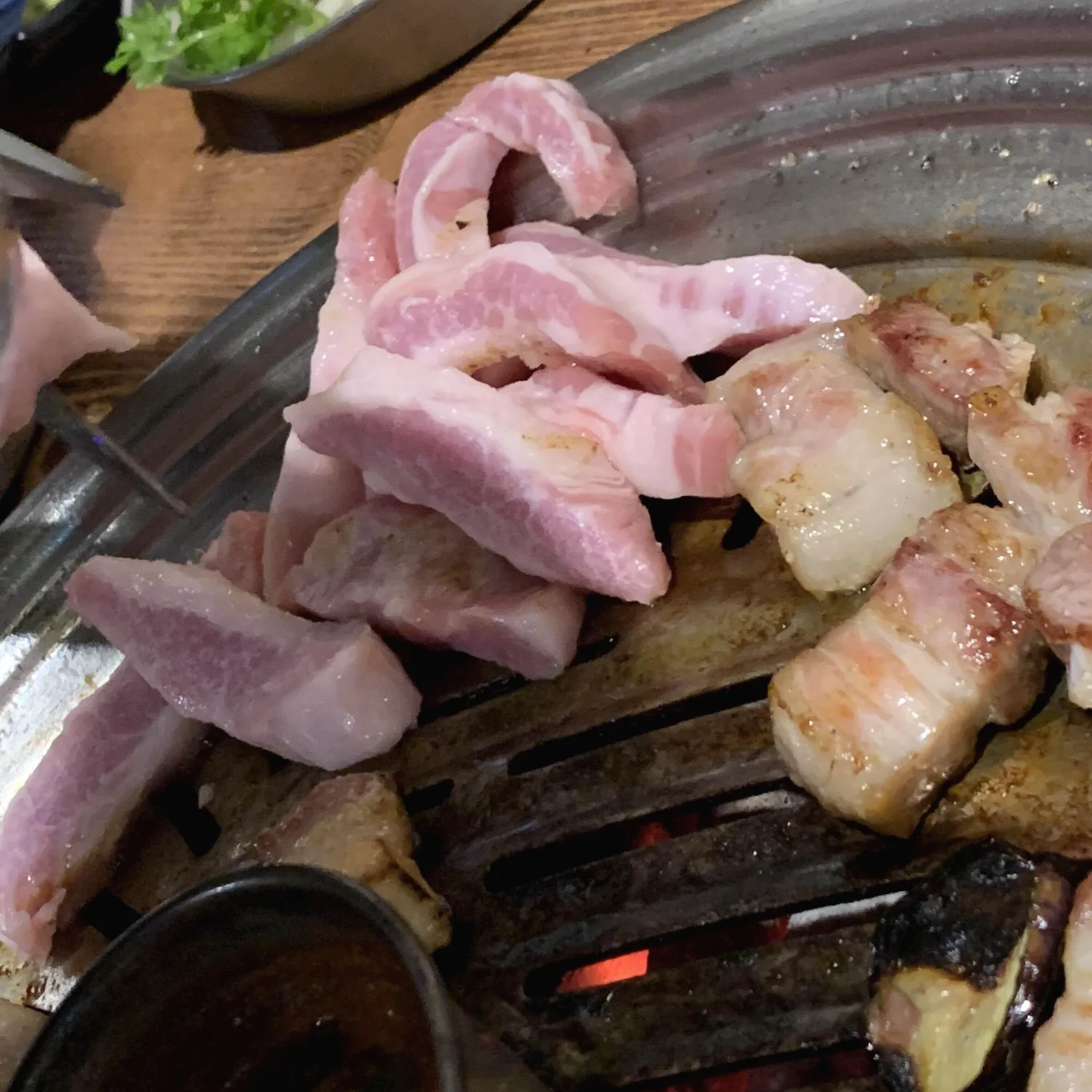 돈우애락 항정살